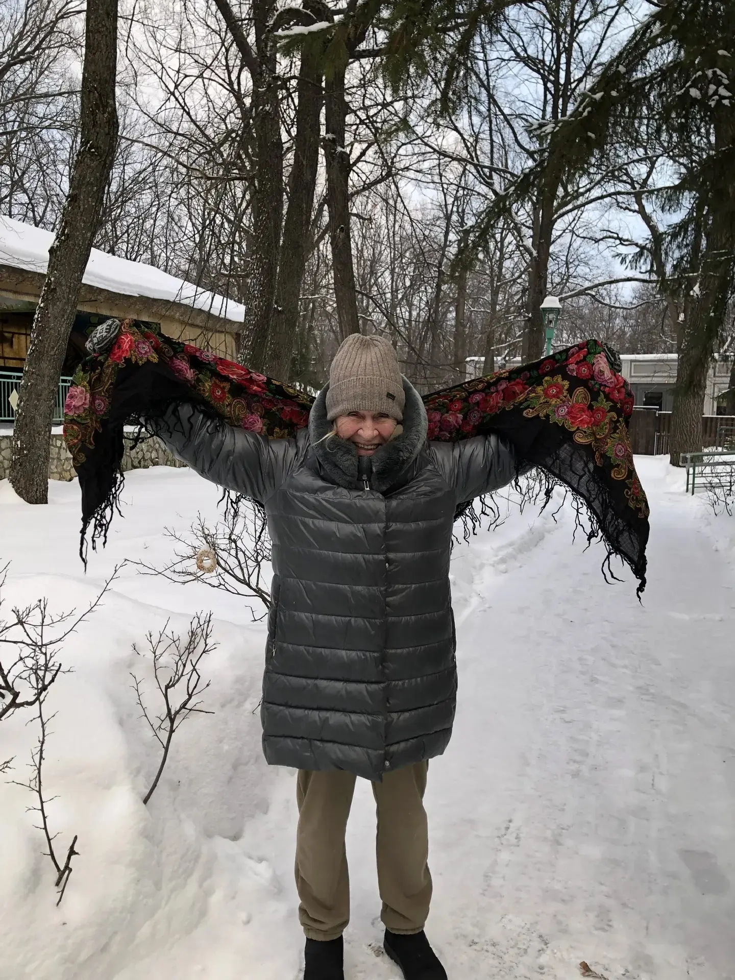 Движение — это жизнь! Даже зимой ❄💪 Наши постояльцы доказывают, что возраст — это только цифры! Свежий морозный воздух и физическая активнос…