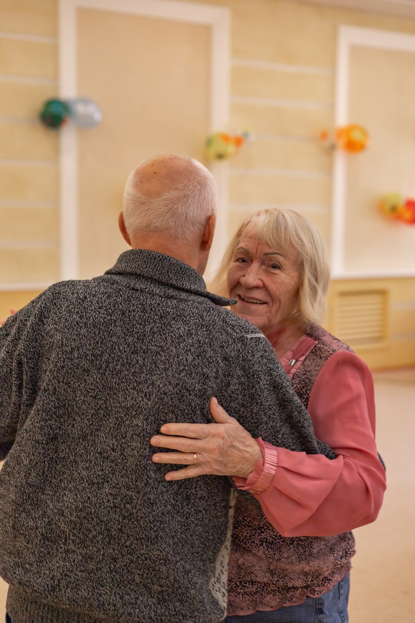 И еще множество замечательных фотографий с прошедшего 4 октября праздника в честь Дня пожилого человека! На этот раз фотографии от фотографа…