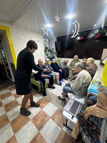 Сегодня в наш центр активного долголетия приезжал представитель от библиотеки № 28 г.о.Сам…