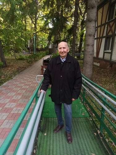 В нашем пансионате прогулки являются обязательной частью ежедневного распорядка.