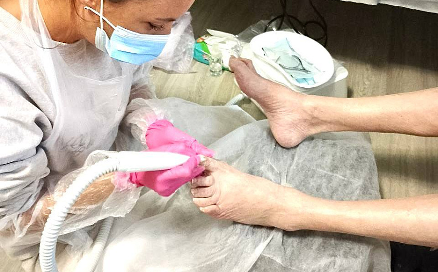 Парикмахер и подолог